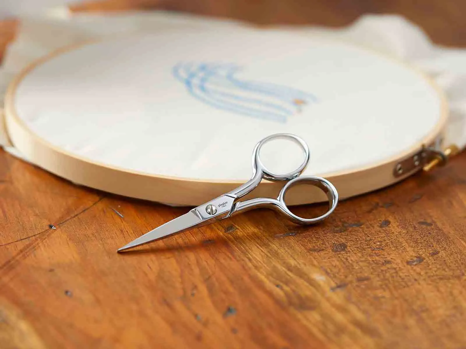 Gingher 220270 Forged 4 inch Embroidery Scissors with Sheath