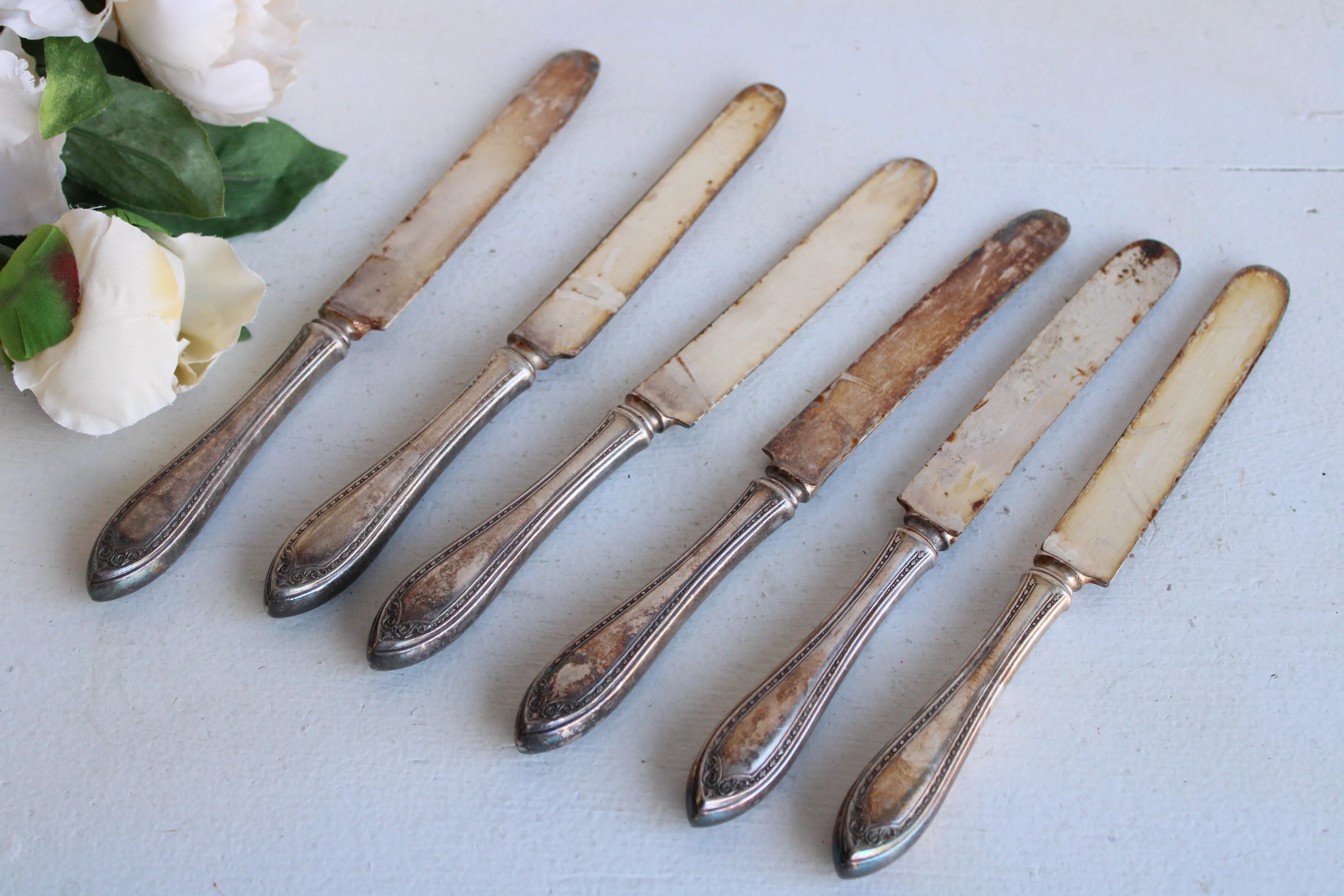 Vintage 1940s Set of Six Knives
